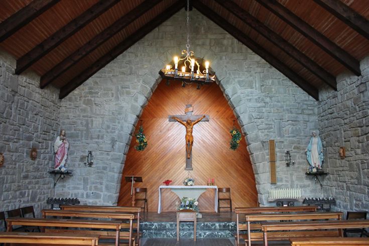 L'interno della chiesa di Pian del Falco
